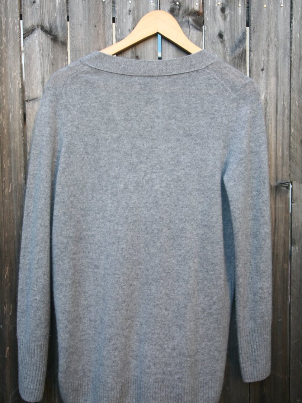Size M - BLOOMINGDALE'S Women's Gray 100% Cashmere Boyfriend Cardigan Sweater - Picture 6 of 6